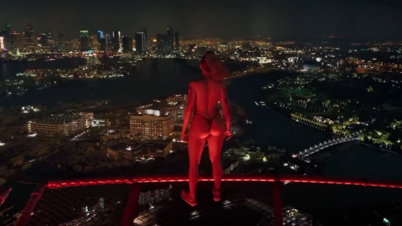 Read more about the article Leaked GTA 6 Gameplay Shows Lucia Scaling Vice City Helipad